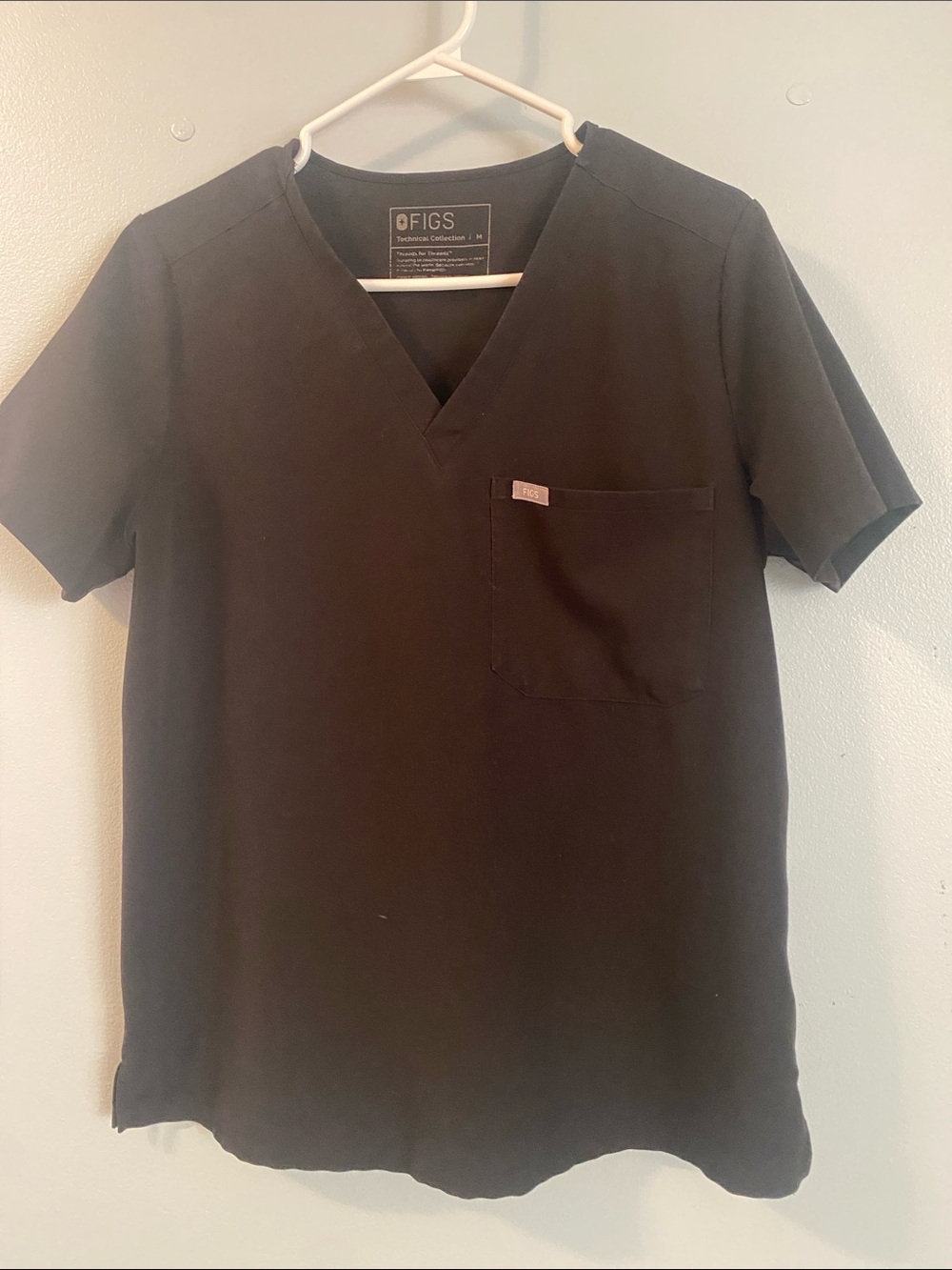 Figs Men’s Black V-Neck Scrub Top with Chest Pocket